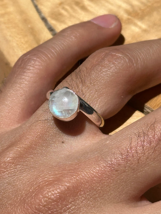 Anillo ajustable de piedra luna redondo mini