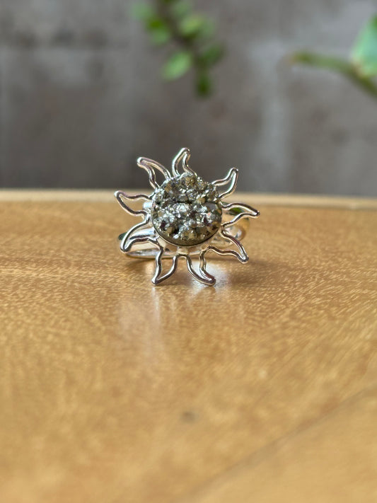 Anillo Ajustable de Pirita en Forma de Sol