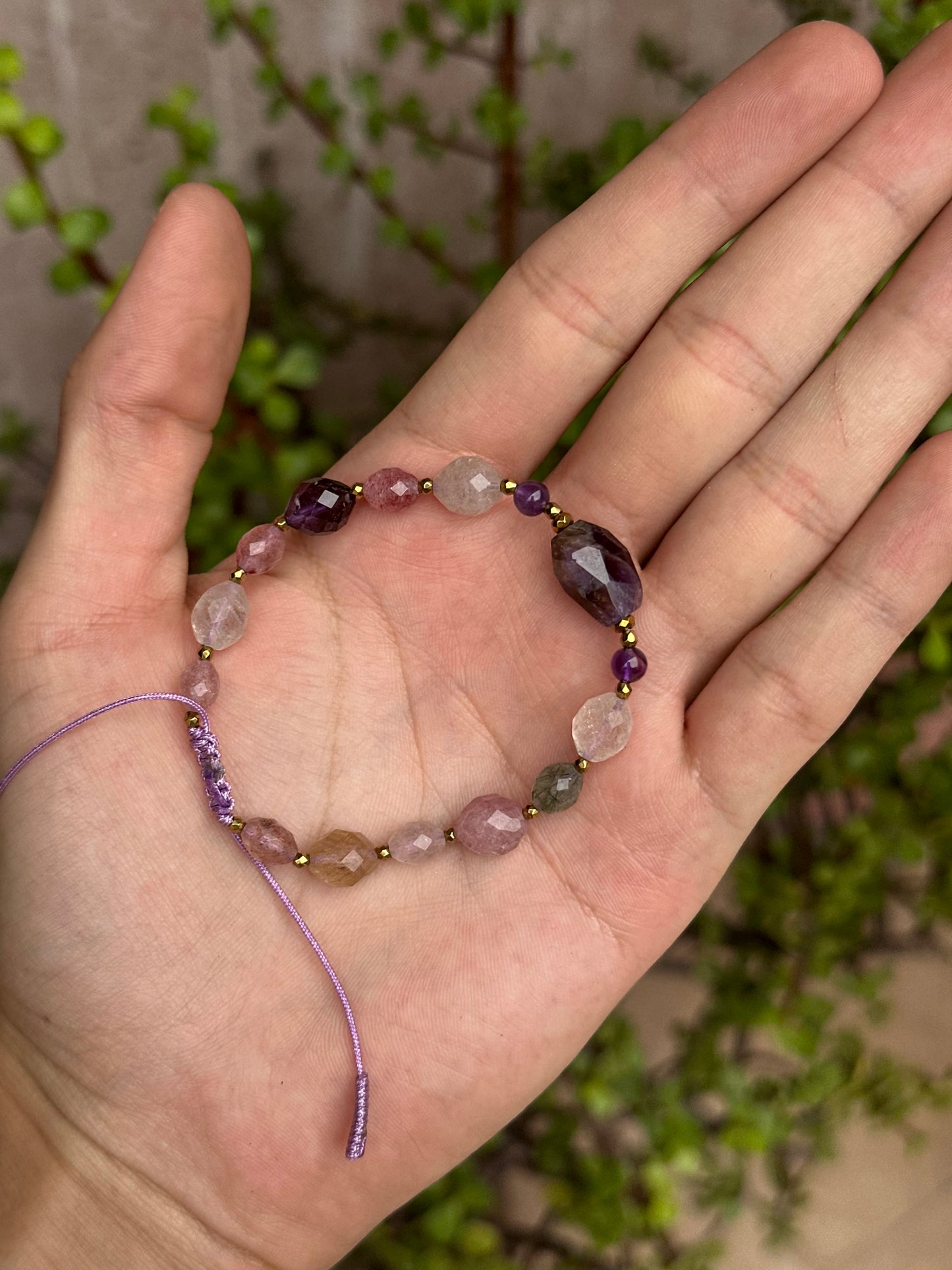 Pulsera Ajustable de Amatista, Cuarzo Rutilado y Cuarzo Fresa
