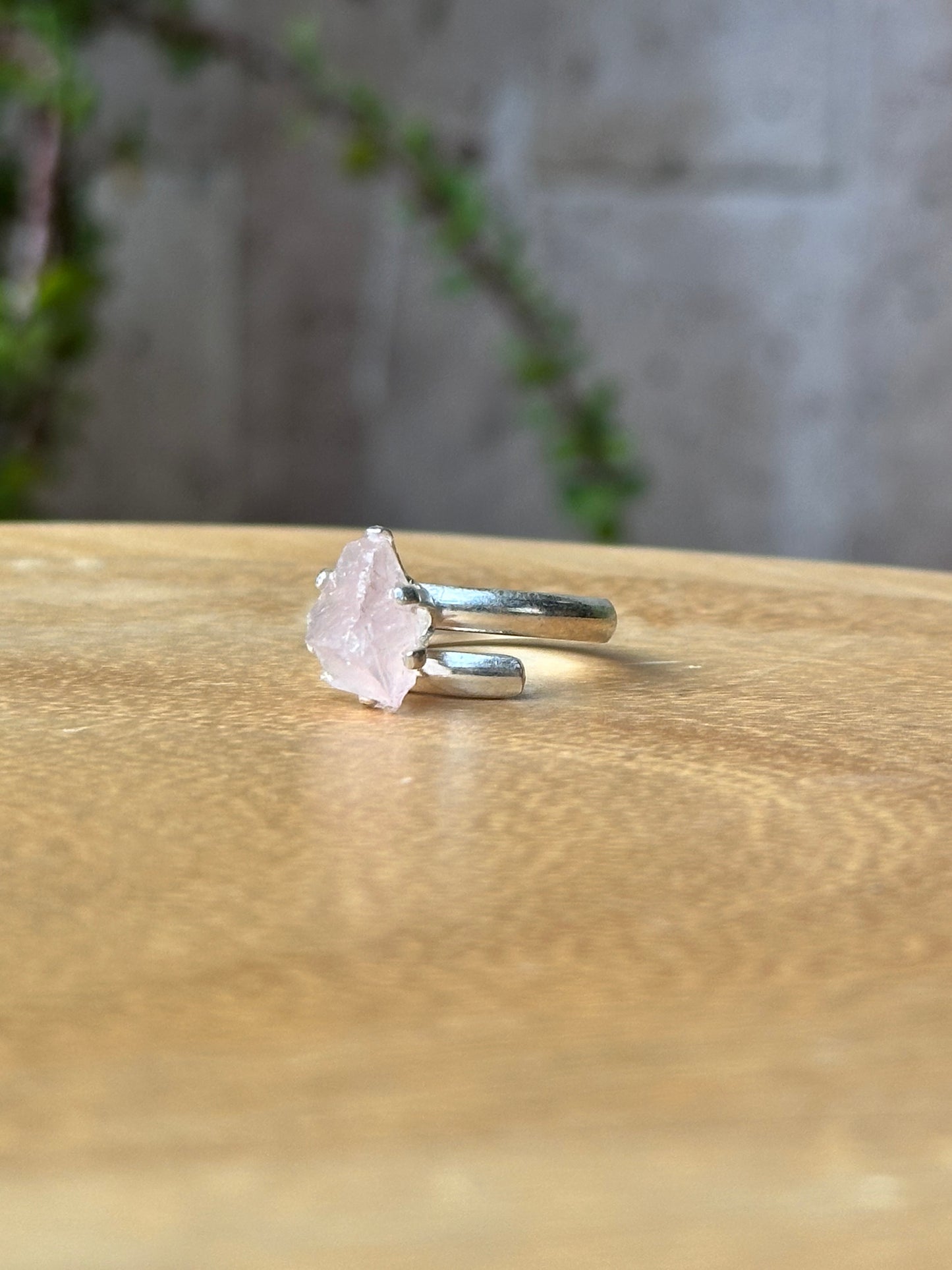 Anillo ajustable de Cuarzo rosa