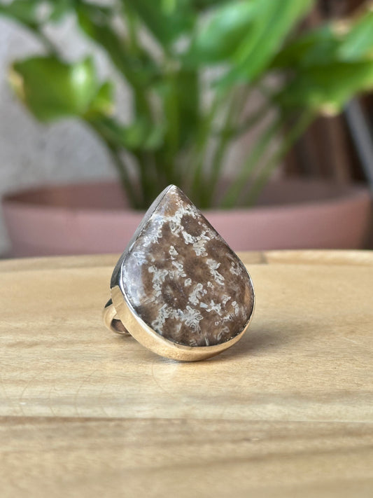 Anillo Ajustable de Fósil en Forma de gota grande