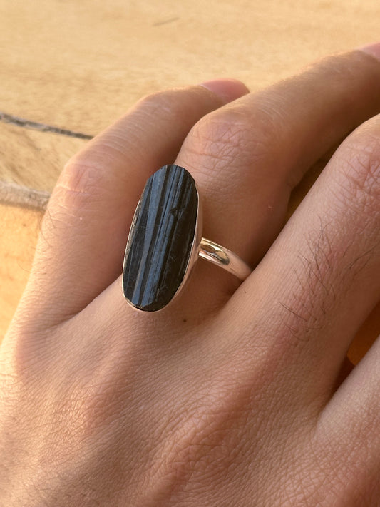 Anillo ajustable de turmalina negra