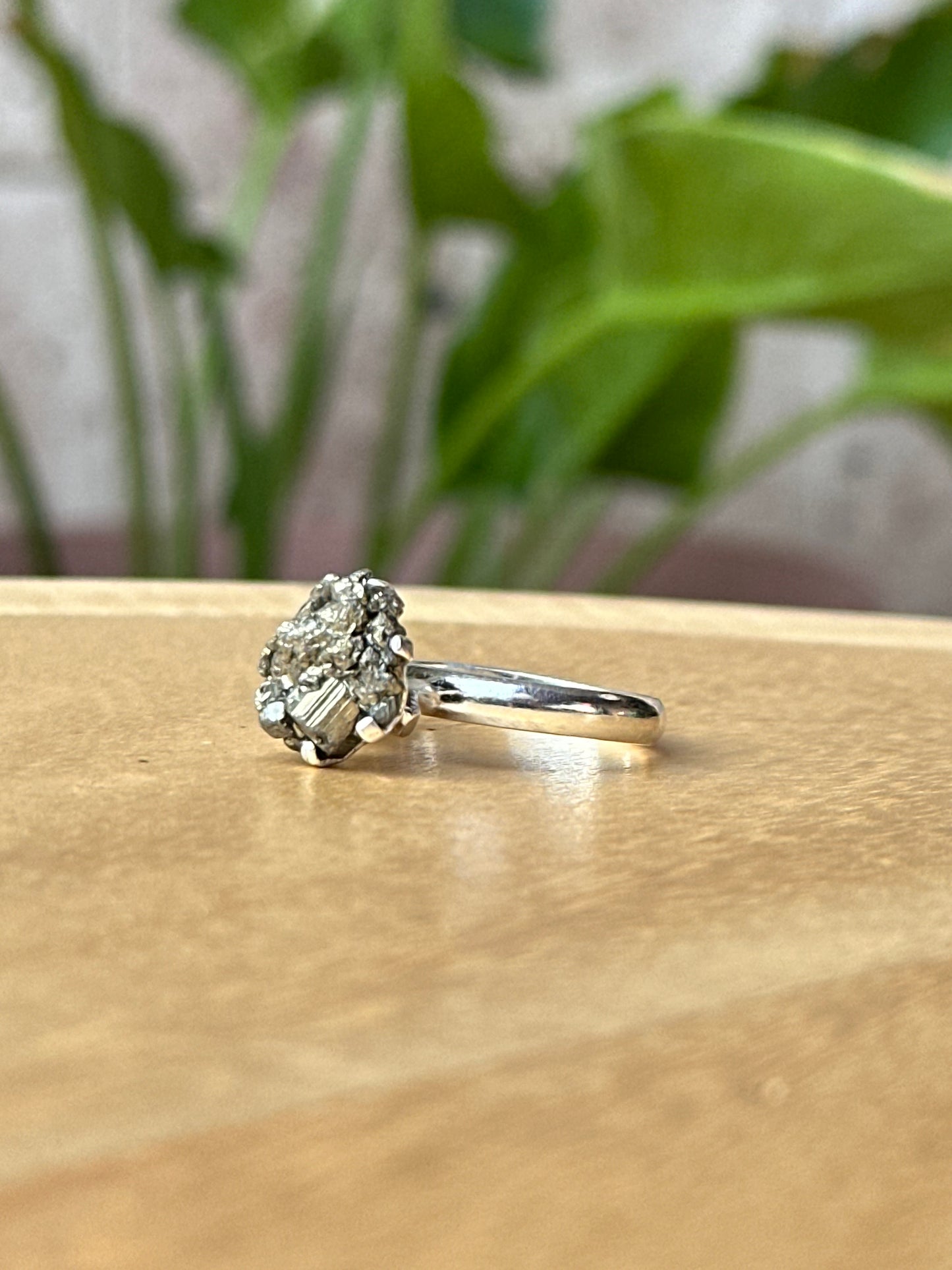 Anillo ajustable de pirita en bruto chico