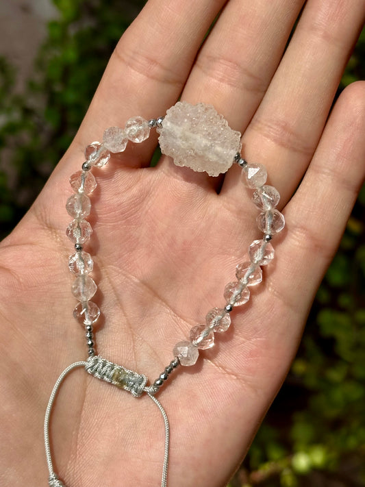 Pulsera Ajustable de Stalactita, Cuarzo Blanco y Hematita
