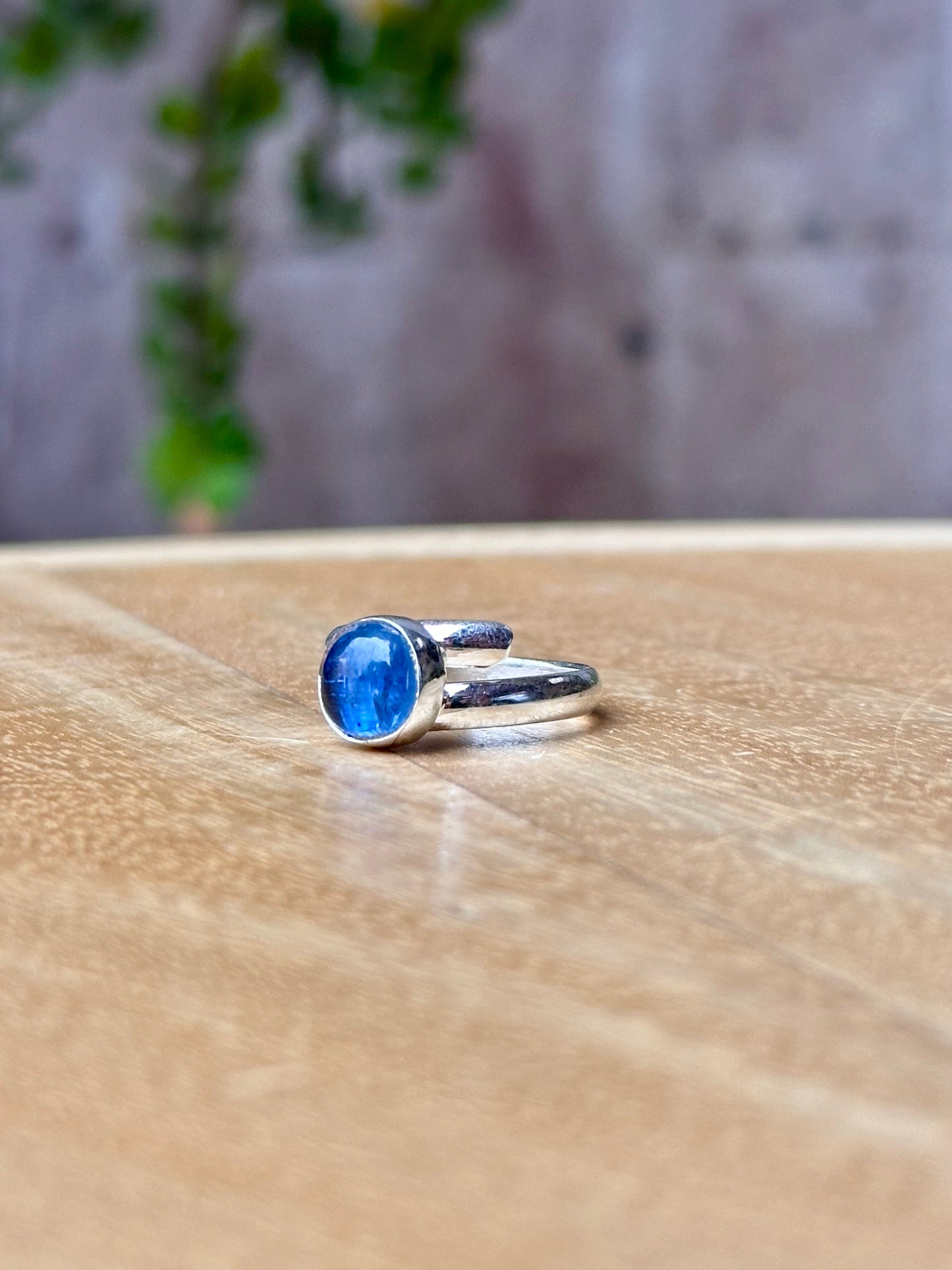 Anillo ajustable de Cianita Azul