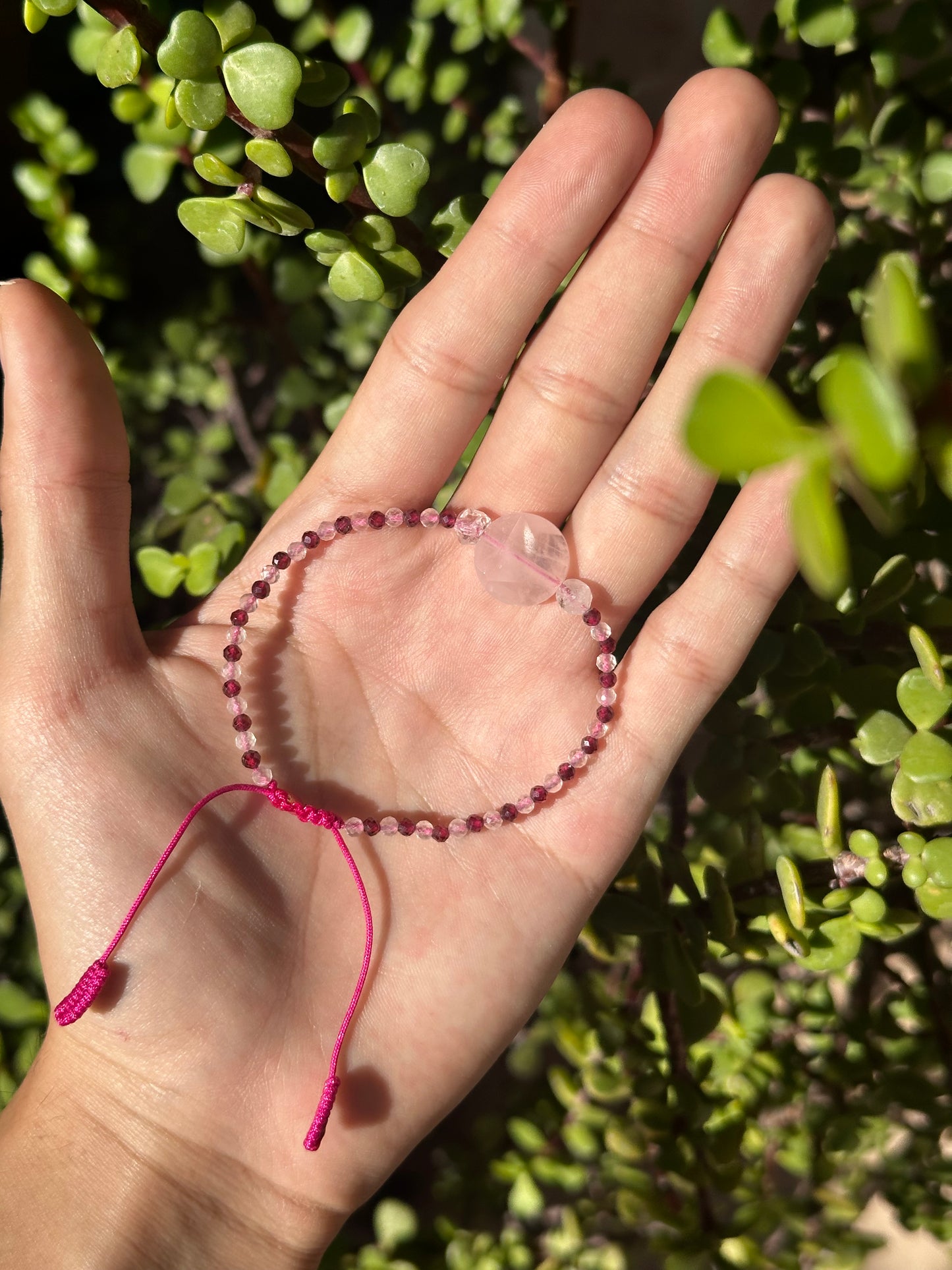 Pulsera Ajustable de Cuarzo Rosa, Granate y Cuarzo Blanco