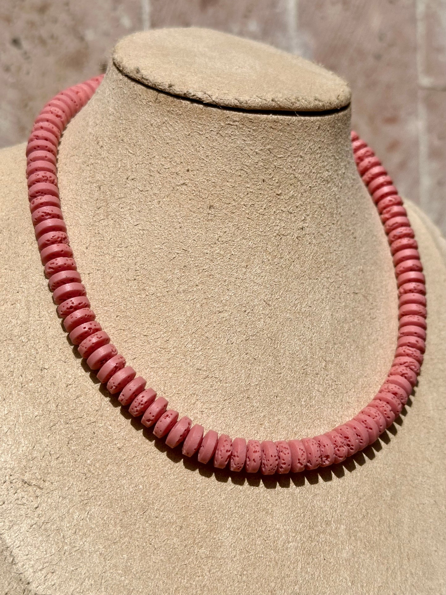 Collar Ajustable de Piedra Volcánica Rosa | Amor y Purificación