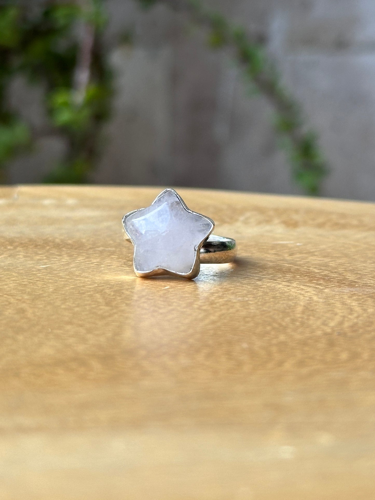 Anillo ajustable de Cuarzo rosa estrella