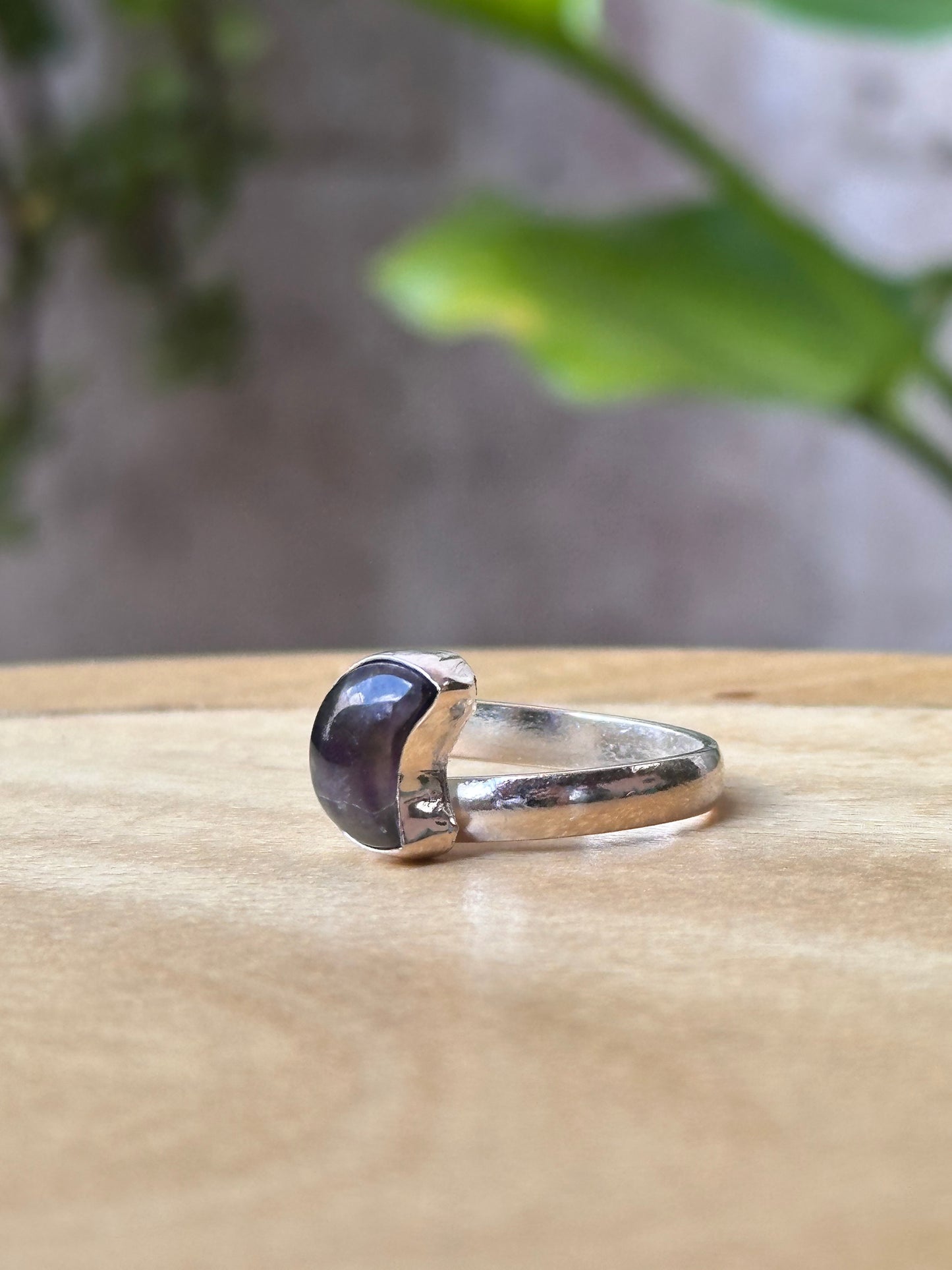 Anillo ajustable de Amatista luna mini