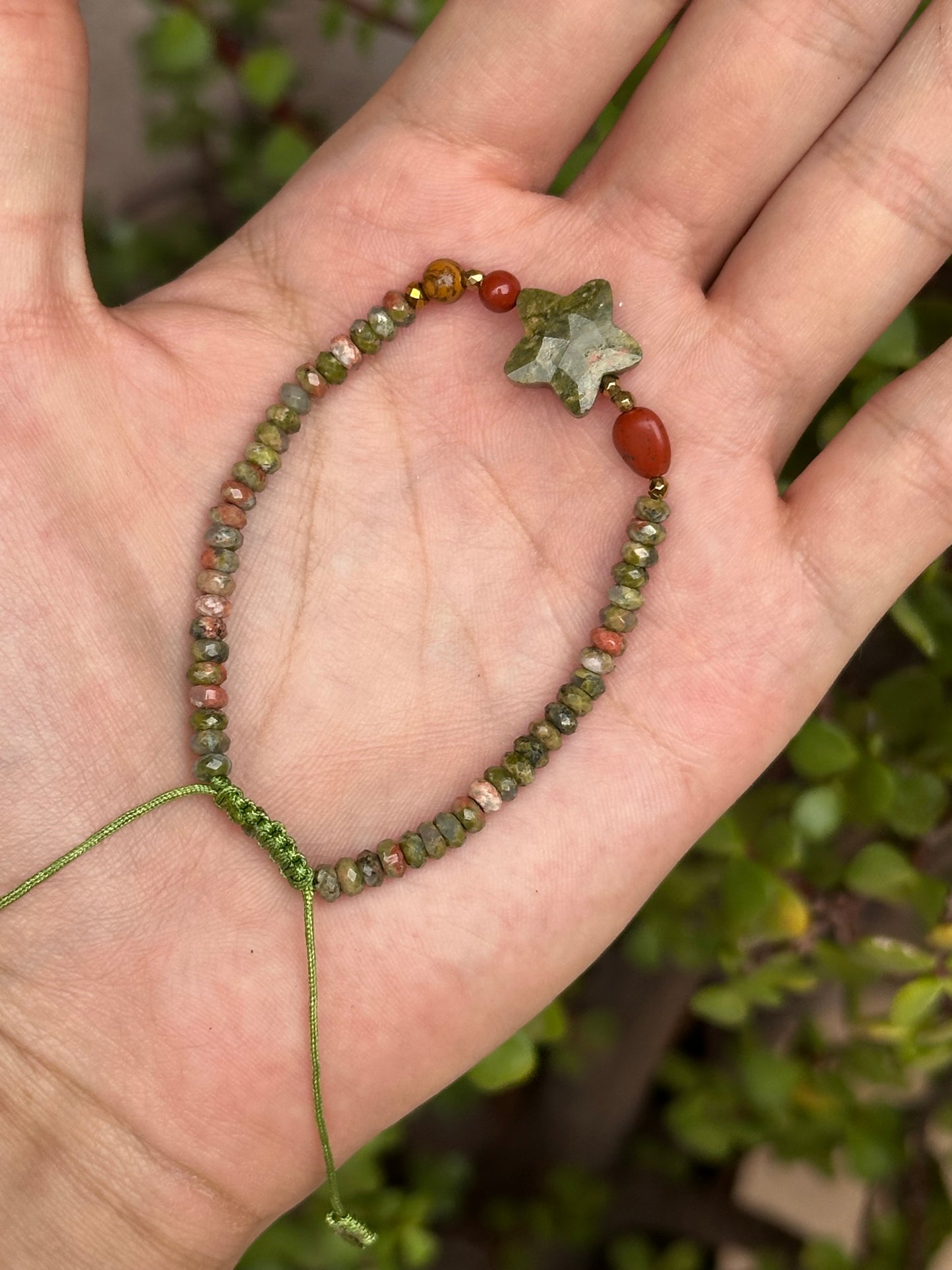 Pulsera Ajustable de Unakita, Jaspe Rojo y Hematita