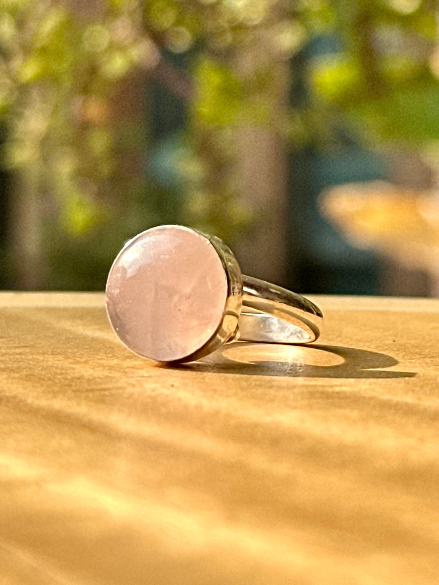Anillo ajustable de Cuarzo rosa redondo
