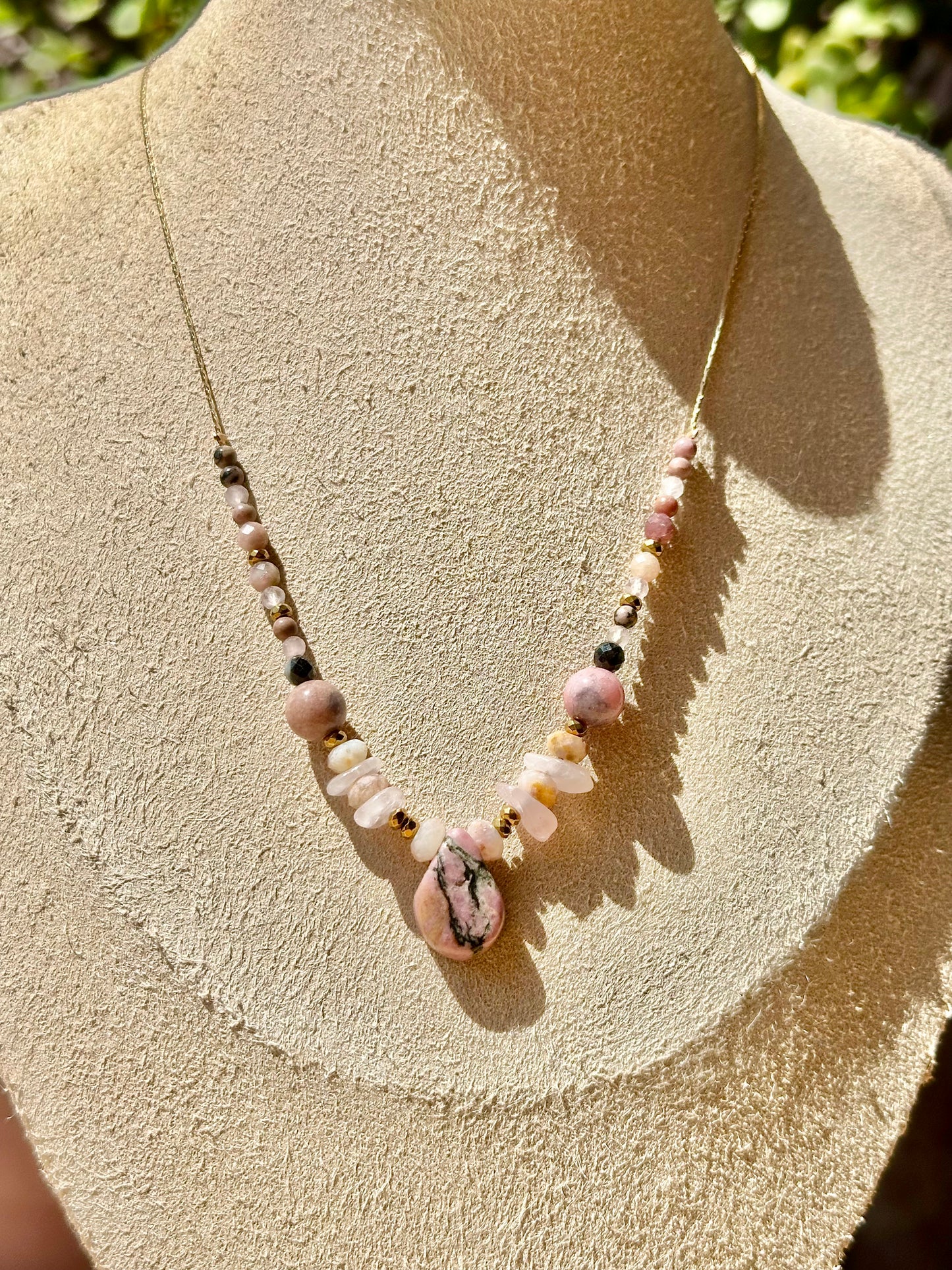 Collar de Rodonita, Hematita, Cuarzo Rosa & Jaspe Oceánico