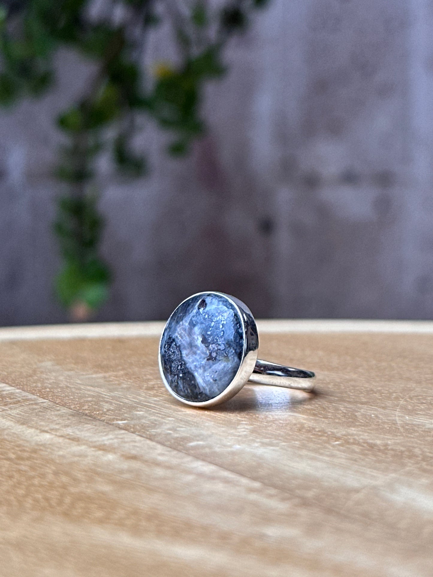 Anillo ajustable de Larvikita