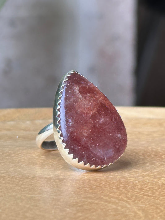 Anillo Ajustable de Cuarzo Fresa en Alpaca Platinada