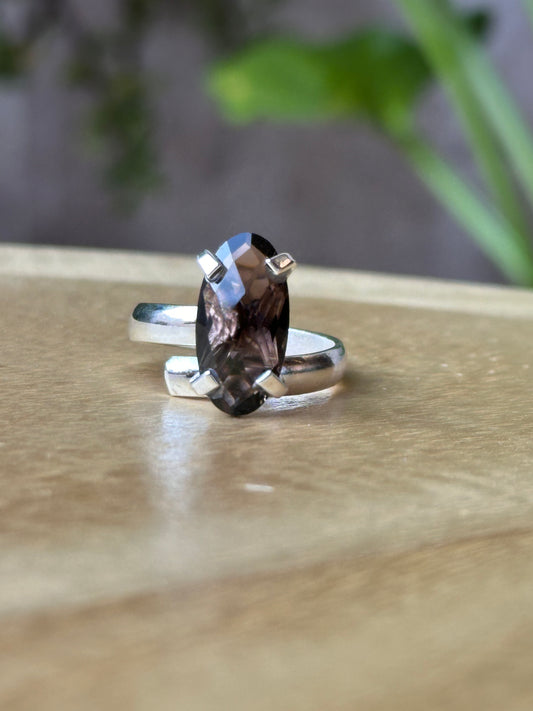 Anillo ajustable de cuarzo morión facetado