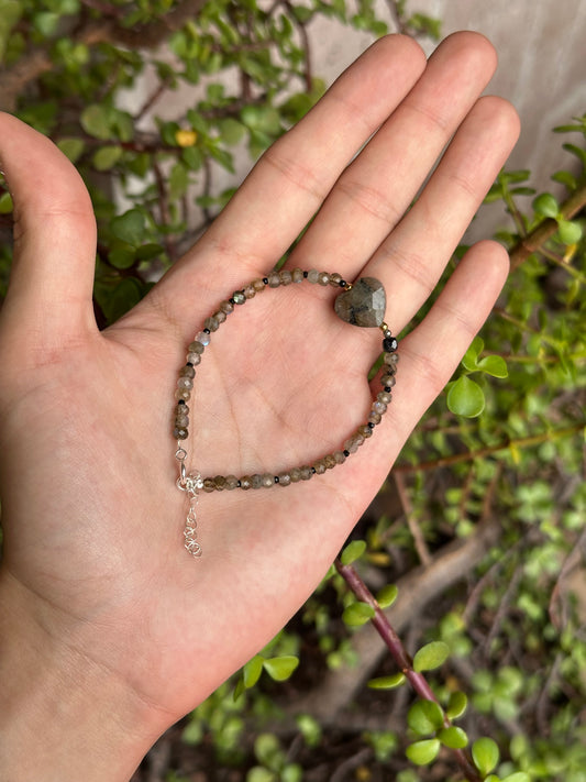 Pulsera ajustable de labradorita corazón