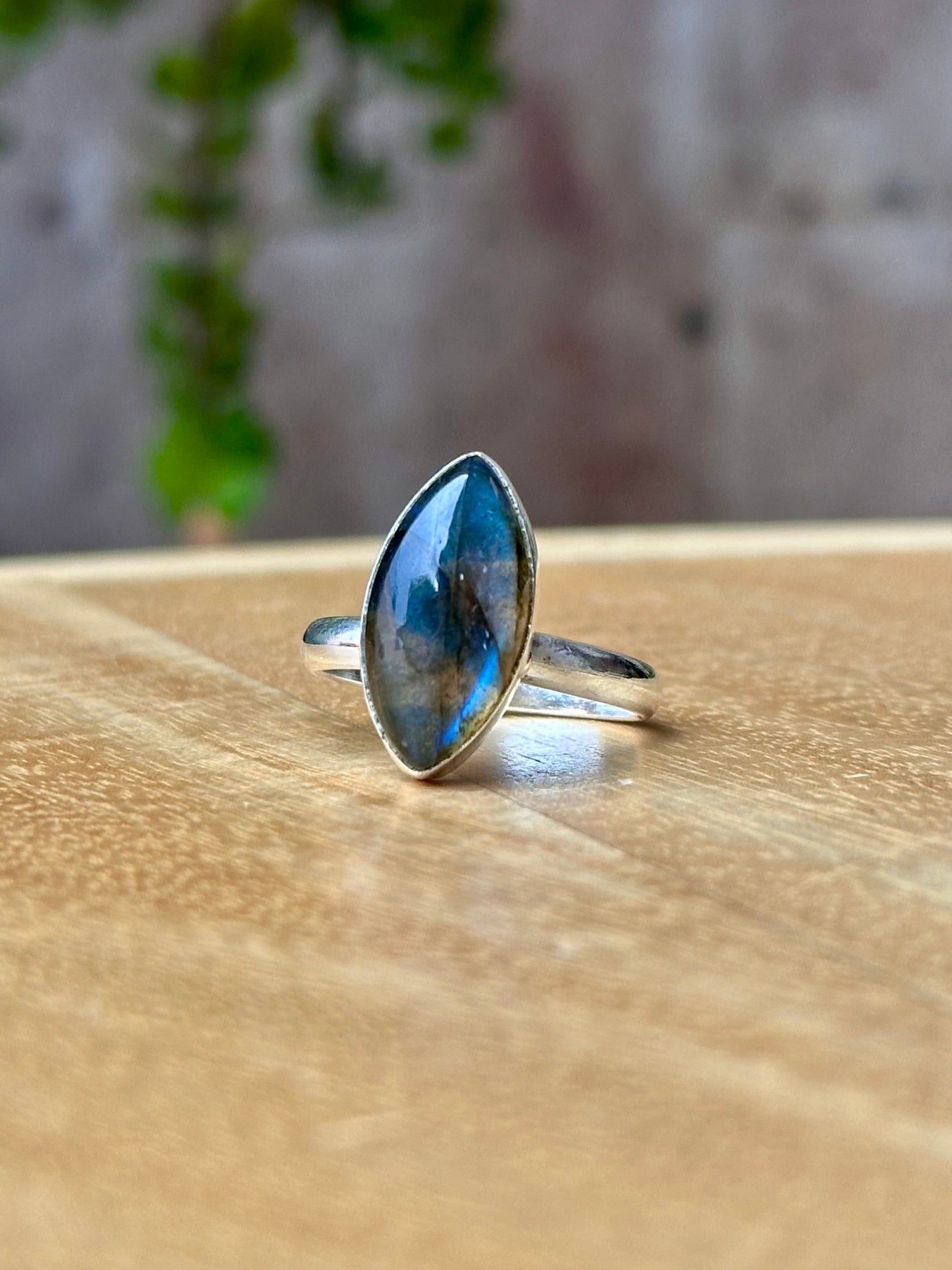Anillo ajustable de labradorita rombo grande