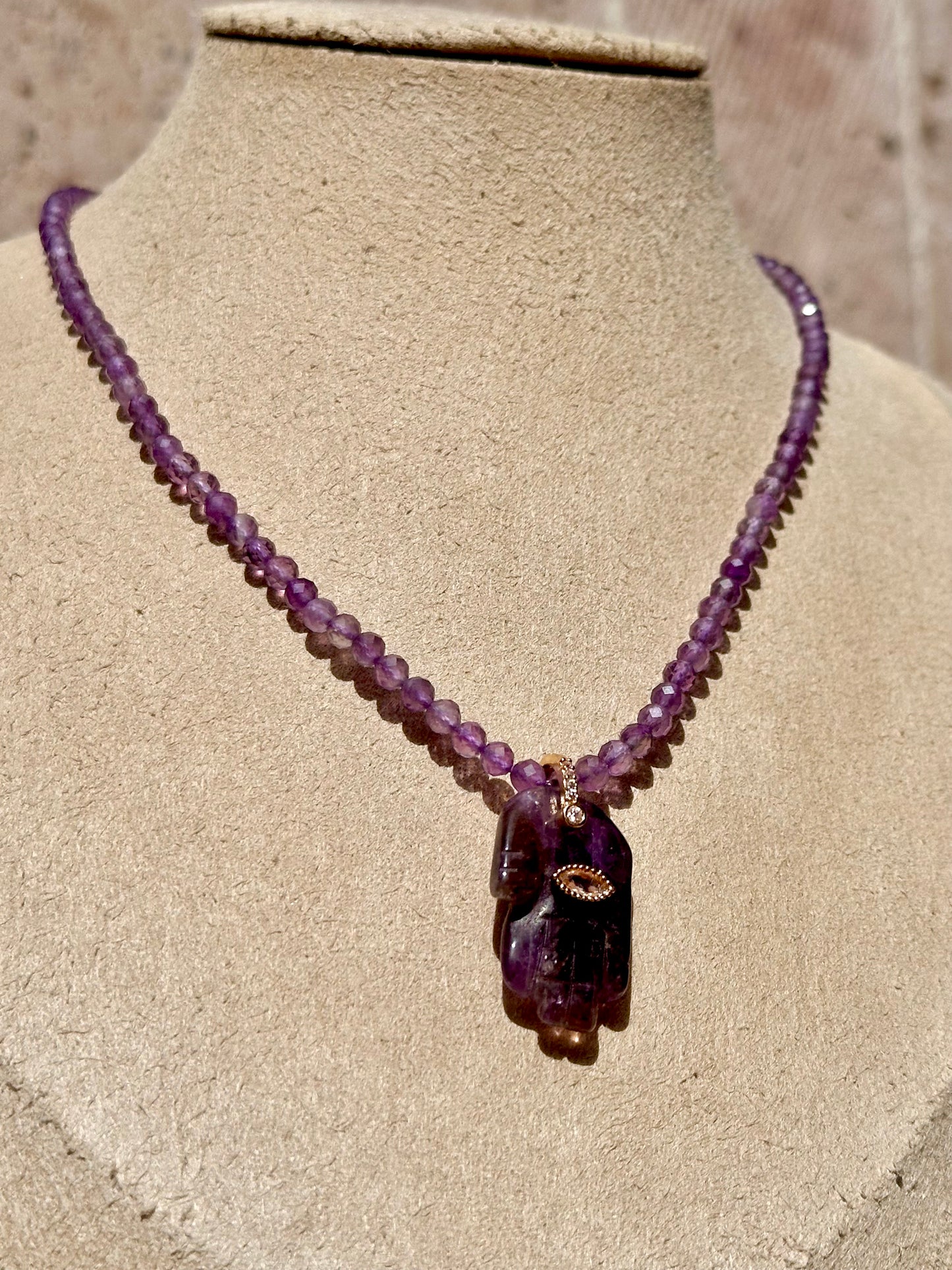 Collar Ajustable de Mano de Fátima con Cuarzo Amatista