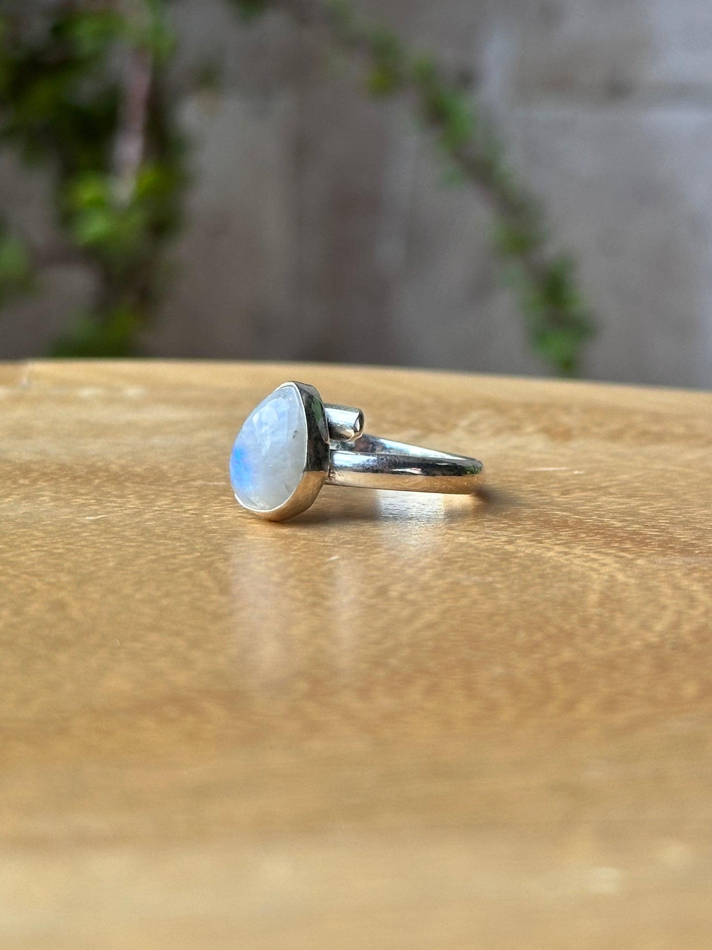 Anillo ajustable de piedra luna gota mini