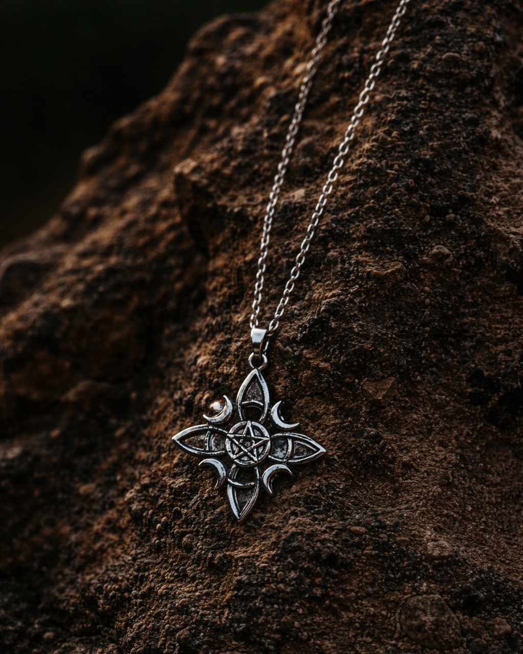 Collar con Dije Nudo de Bruja, Lunas y Estrella - Magia Celestial