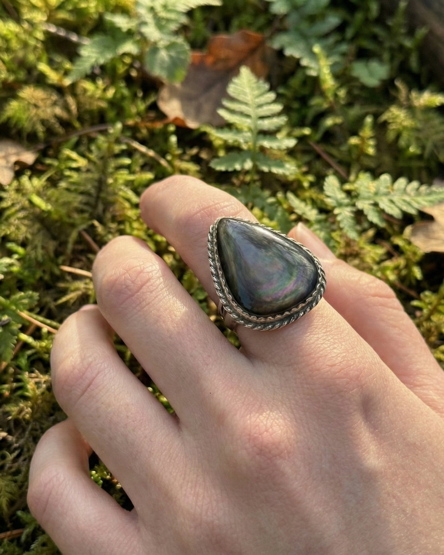 Anillo ajustable de obsidiana arcoíris
