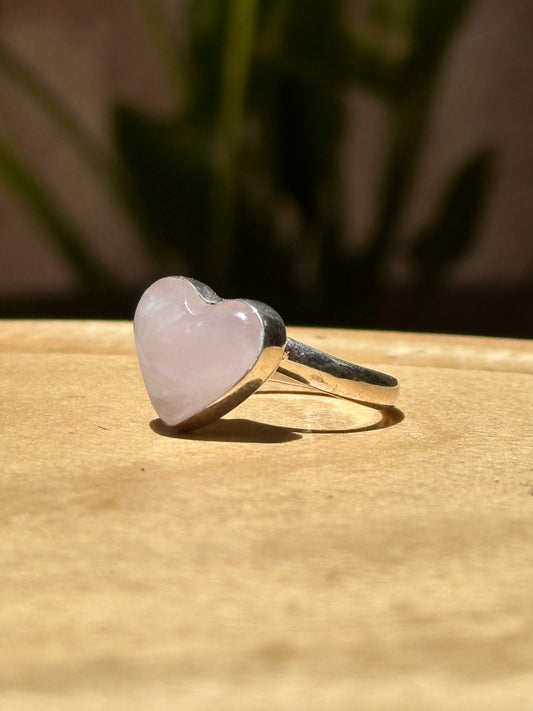 Anillo ajustable de Cuarzo rosa corazón