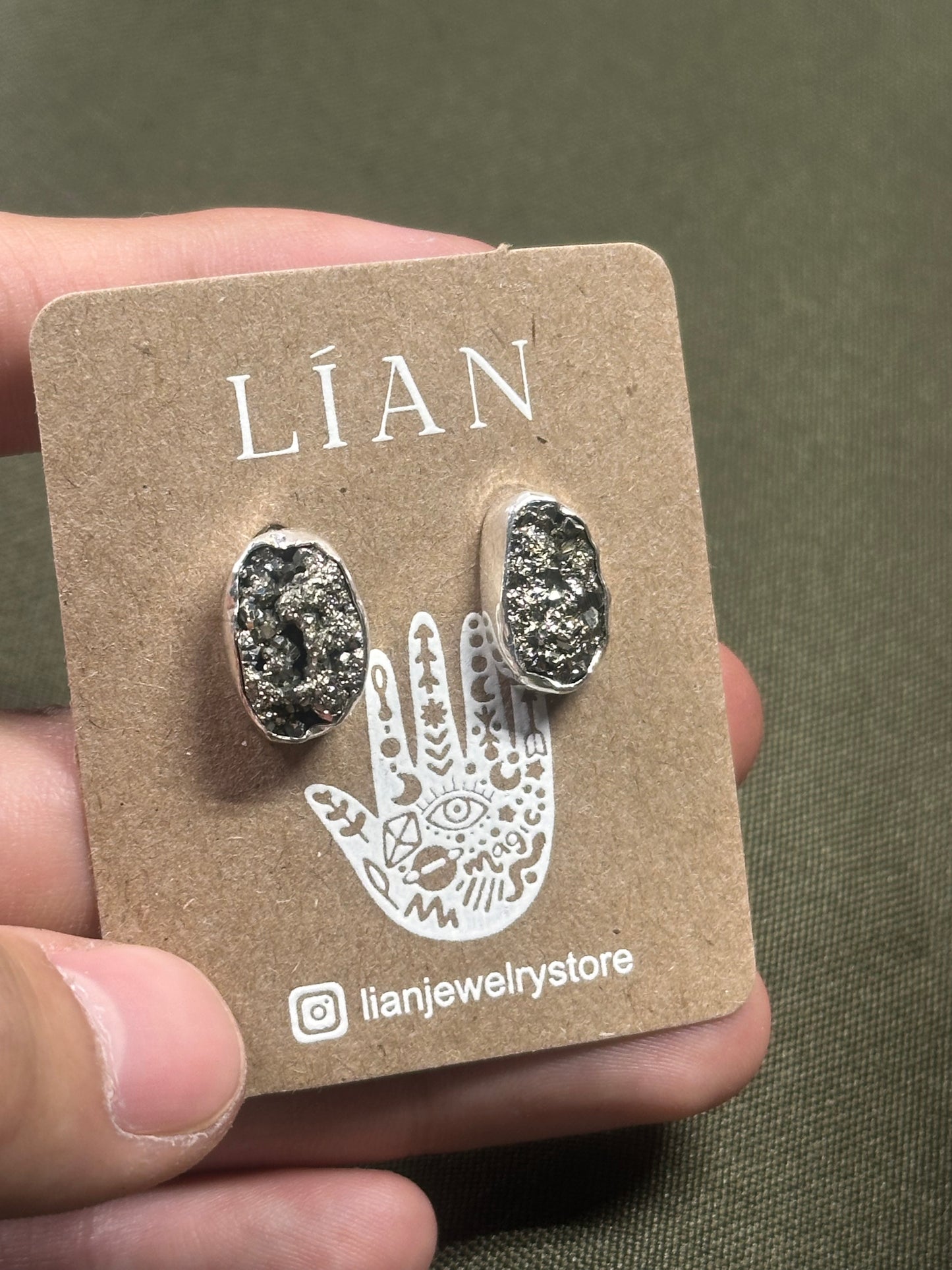 Aretes de pirita en bruto