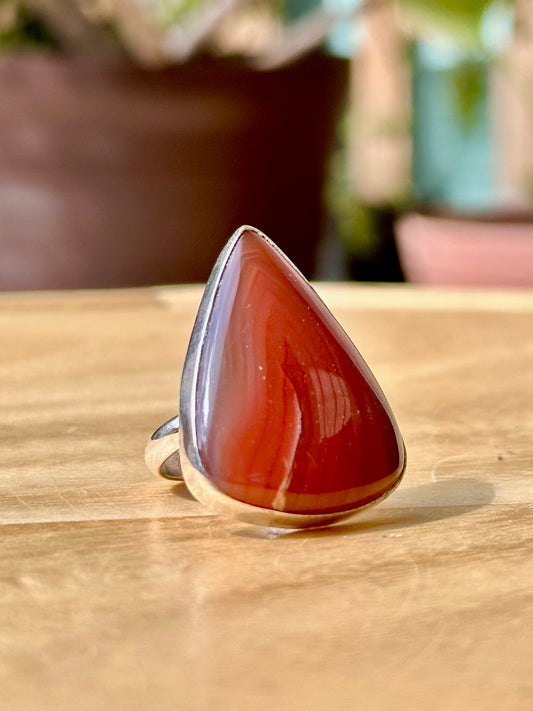 Anillo ajustable de cornalina roja
