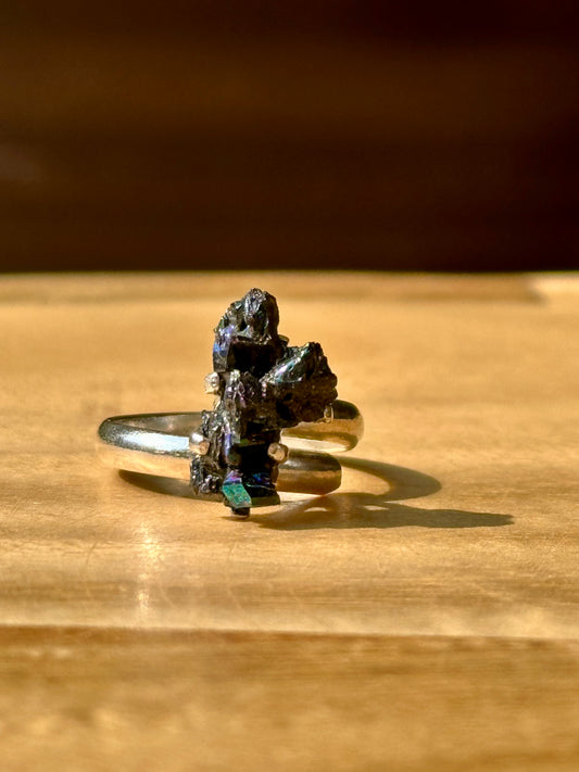 Anillo ajustable de bismuto en bruto