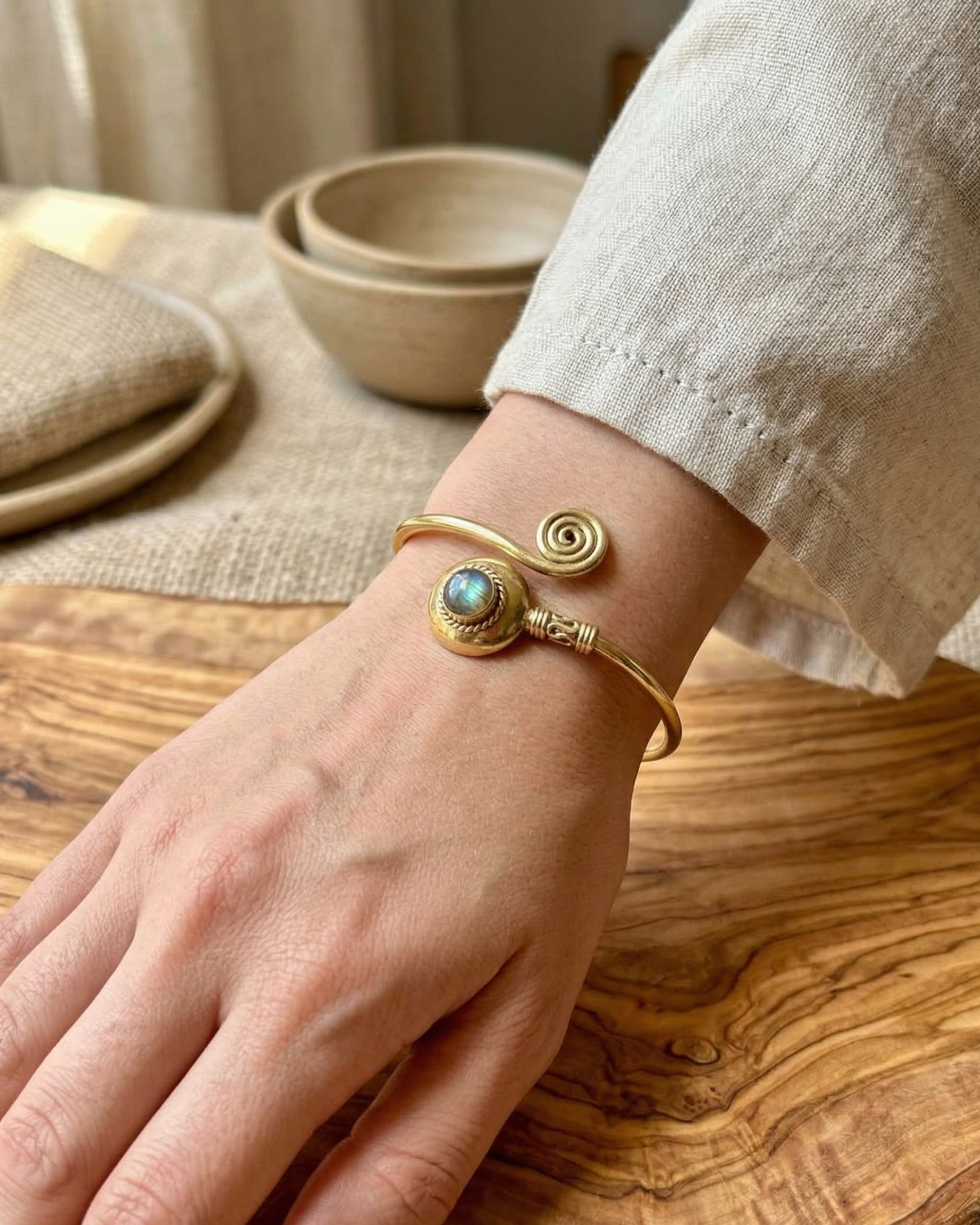 Brazalete de Latón con Labradorita | Magia e Intuición