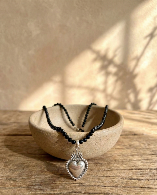 Collar de Ónix con Dije Sagrado Corazón - Joyería Fina