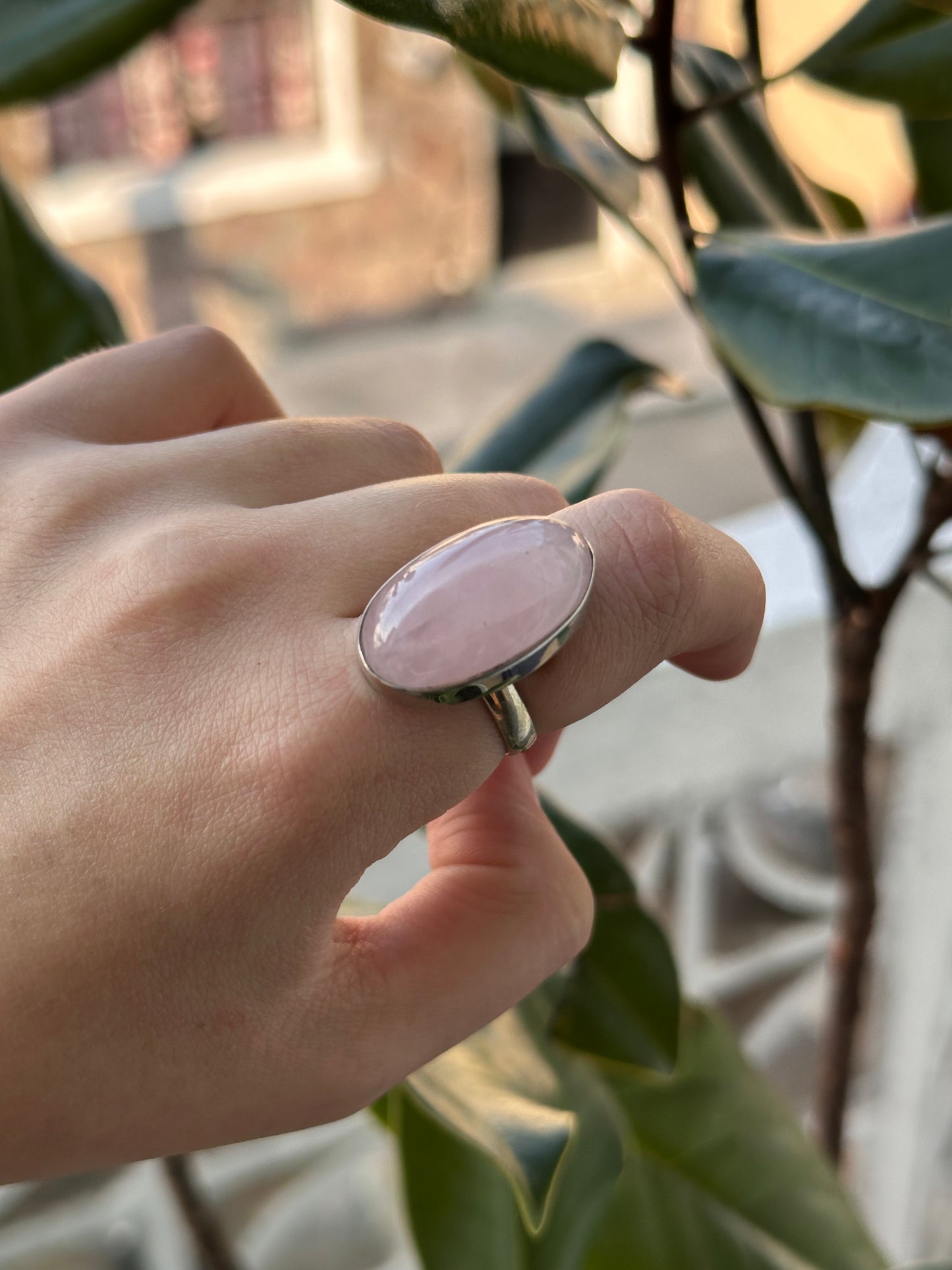 Anillo ajustable de cuarzo rosa