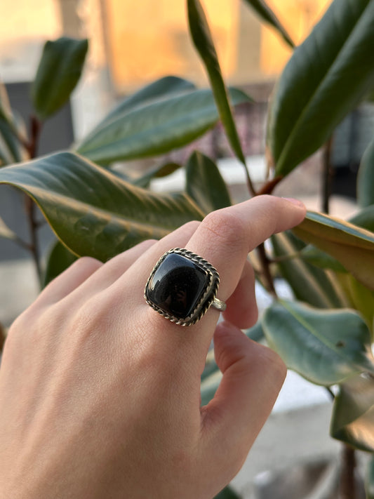 Anillo Ajustable de Obsidiana Morada
