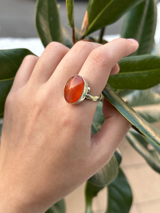 Anillo ajustable de cornalina roja