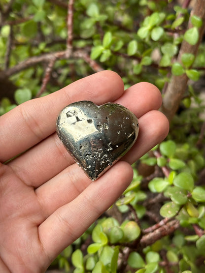 Pirita Tallada en Forma de Corazón