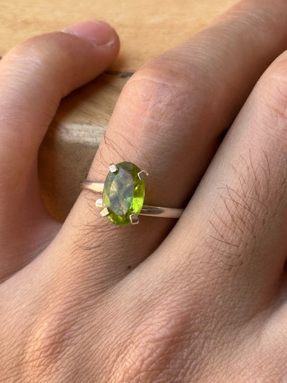 Anillo ajustable de Peridoto