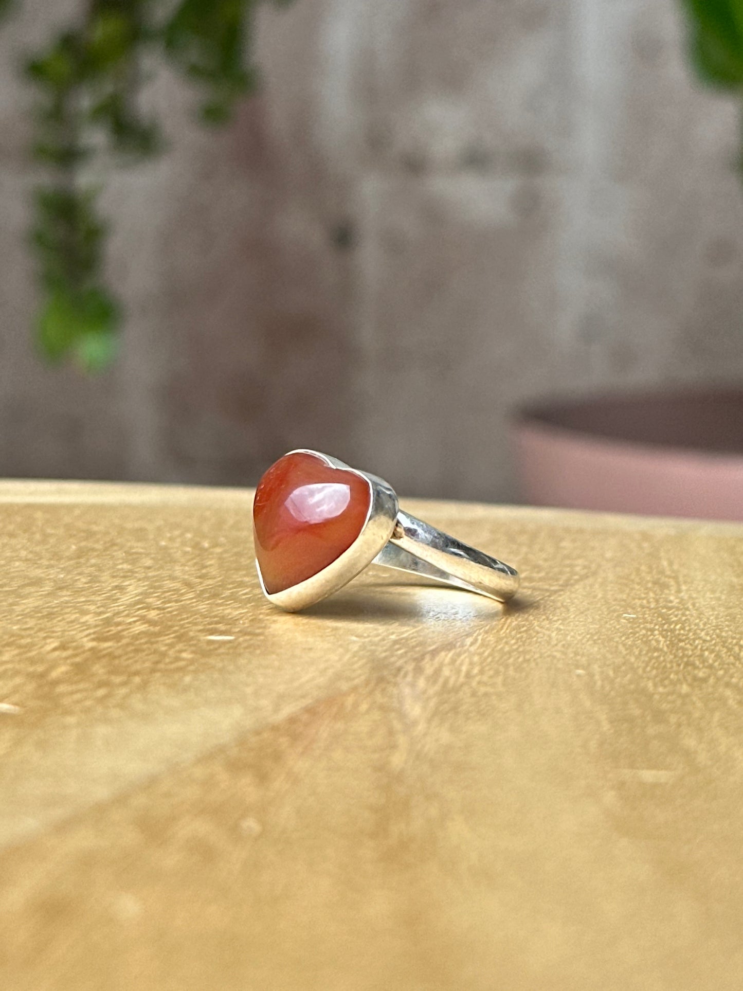 Anillo ajustable de cornalina roja corazón