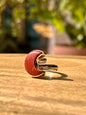 Anillo ajustable de jaspe rojo forma media luna