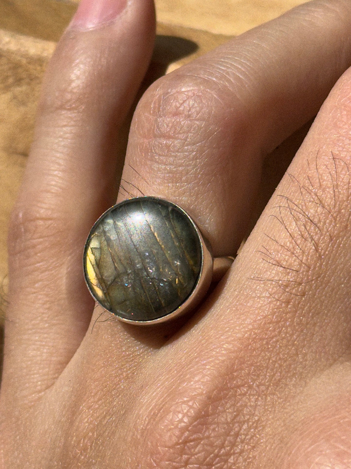 Anillo ajustable de Labradorita redondo