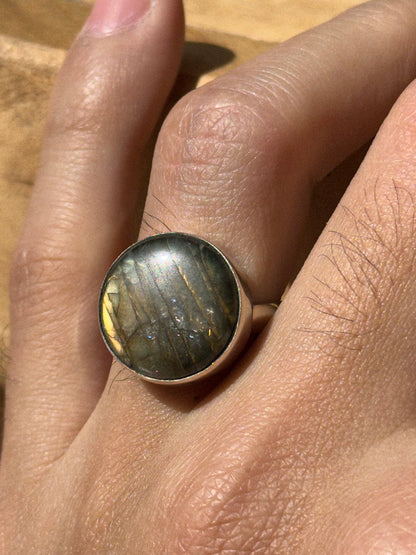 Anillo ajustable de Labradorita redondo