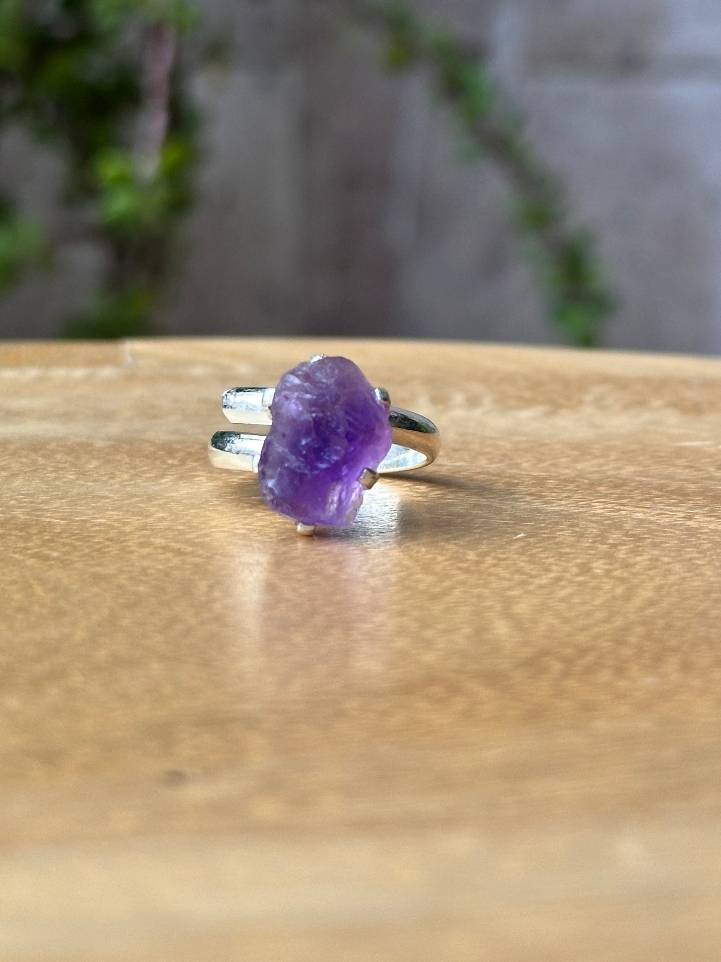Anillo ajustable de amatista en bruto