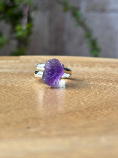 Anillo ajustable de amatista en bruto