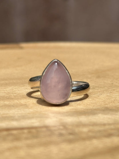 Anillo ajustable de Cuarzo rosa gota
