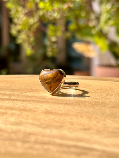Anillo ajustable de Ojo de Tigre corazón