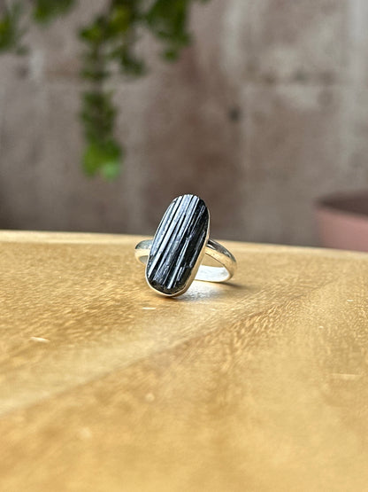 Anillo ajustable de turmalina negra