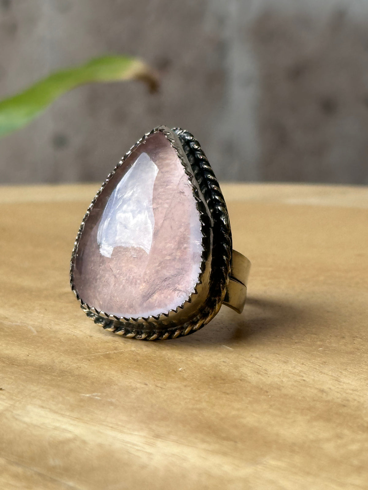 Anillo ajustable de Cuarzo rosa grande
