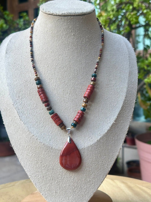 Collar Ajustable de Jaspe Rojo y Mokaita