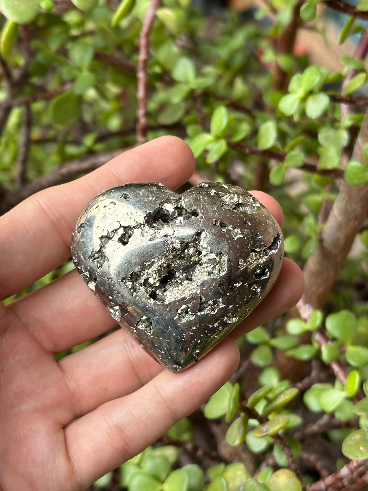 Pirita Tallada en Forma de Corazón