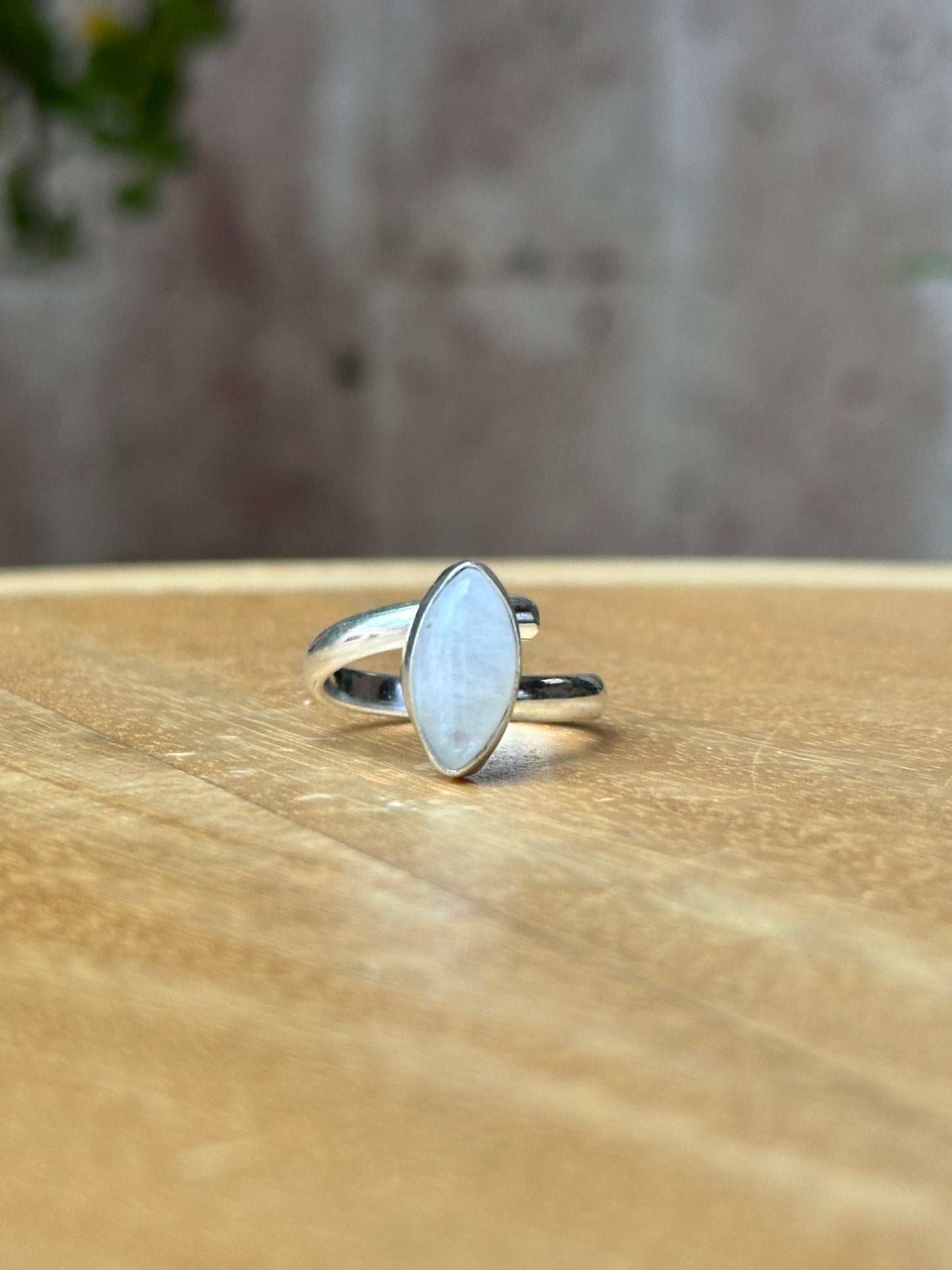 Anillo ajustable de piedra luna rombo
