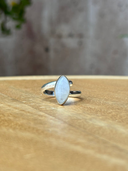 Anillo ajustable de piedra luna rombo